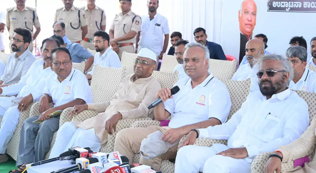 ದೇಶ ಕಷ್ಟದಲ್ಲಿದ್ದಾಗ ಮೋದಿ ವಿದೇಶ ಪ್ರಯಾಣ : ಪ್ರಿಯಾಂಕ್ ಖರ್ಗೆ ಆಕ್ರೋಶ ದೇಶ ಕಷ್ಟದಲ್ಲಿದ್ದಾಗ ಮೋದಿ ವಿದೇಶ ಪ್ರಯಾಣ : ಪ್ರಿಯಾಂಕ್ ಖರ್ಗೆ ಆಕ್ರೋಶ