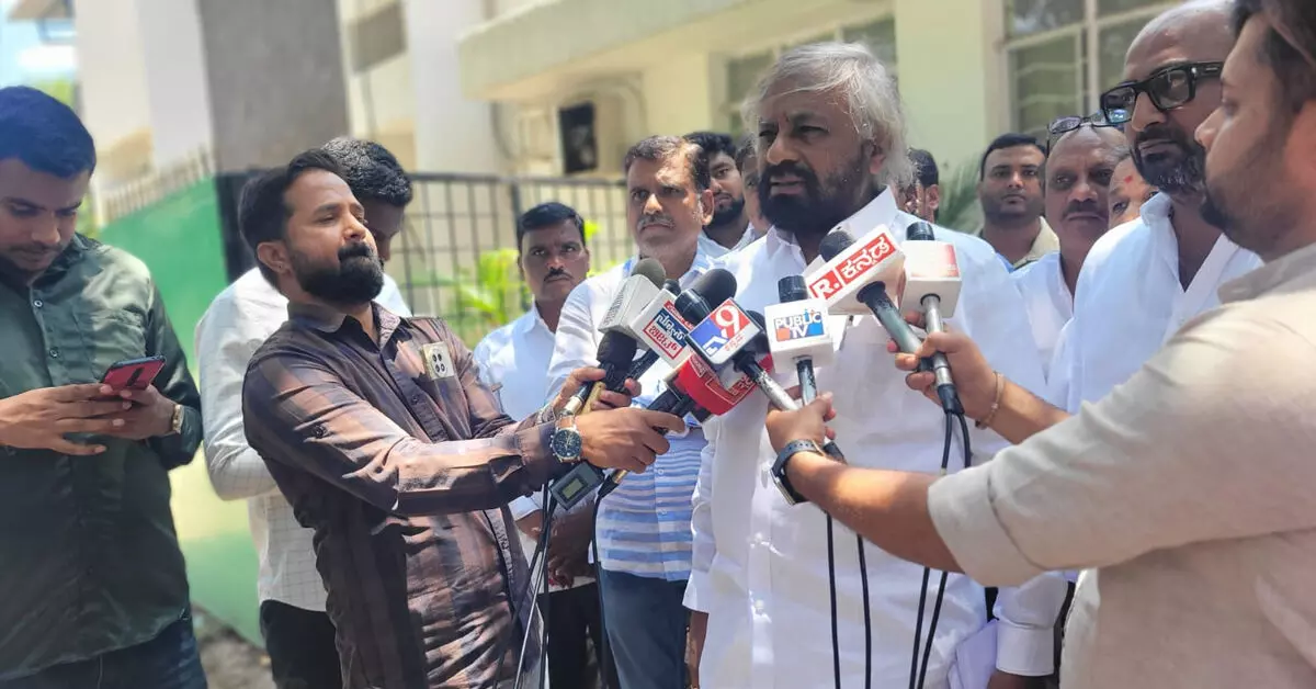 ಸಂಪುಟ ವಿಸ್ತರಣೆ ಮುಖ್ಯಮಂತ್ರಿಯ ಪರಮಾಧಿಕಾರ, ವರಿಷ್ಠರ ತೀರ್ಮಾನ: ಸಚಿವ ಈಶ್ವರ ಖಂಡ್ರೆ ಸಂಪುಟ ವಿಸ್ತರಣೆ ಮುಖ್ಯಮಂತ್ರಿಯ ಪರಮಾಧಿಕಾರ, ವರಿಷ್ಠರ ತೀರ್ಮಾನ: ಸಚಿವ ಈಶ್ವರ ಖಂಡ್ರೆ