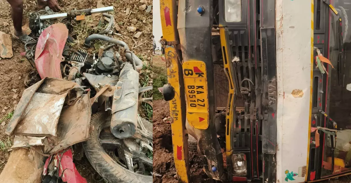 Koppal | ಸಿಮೆಂಟ್ ಲಾರಿ–ಬೈಕ್ ಮುಖಾಮುಖಿ ಢಿಕ್ಕಿ : ಇಬ್ಬರು ಸ್ಥಳದಲ್ಲೇ ಮೃತ್ಯು Koppal | ಸಿಮೆಂಟ್ ಲಾರಿ–ಬೈಕ್ ಮುಖಾಮುಖಿ ಢಿಕ್ಕಿ : ಇಬ್ಬರು ಸ್ಥಳದಲ್ಲೇ ಮೃತ್ಯು