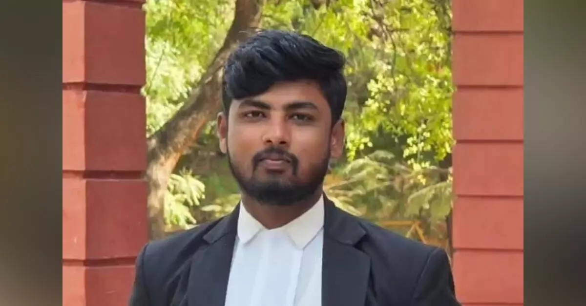 Koppal | ಹೃದಯಾಘಾತದಿಂದ ನ್ಯಾಯಾಲಯದ ಆವರಣದಲ್ಲಿ ಕುಸಿದು ಬಿದ್ದು ವಕೀಲ ಮೃತ್ಯು Koppal | ಹೃದಯಾಘಾತದಿಂದ ನ್ಯಾಯಾಲಯದ ಆವರಣದಲ್ಲಿ ಕುಸಿದು ಬಿದ್ದು ವಕೀಲ ಮೃತ್ಯು