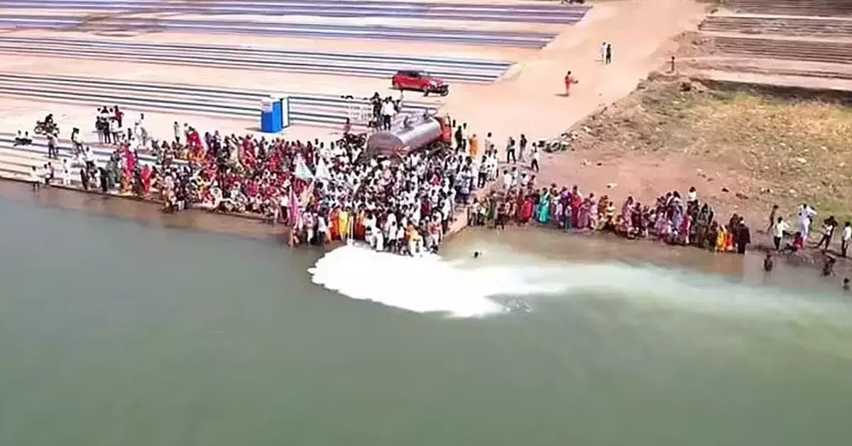 ನಂಬಿಕೆಯ ಹೆಸರಿನಲ್ಲಿ ನದಿಗಳಿಗೆ ಕುತ್ತು ನಂಬಿಕೆಯ ಹೆಸರಿನಲ್ಲಿ ನದಿಗಳಿಗೆ ಕುತ್ತು
