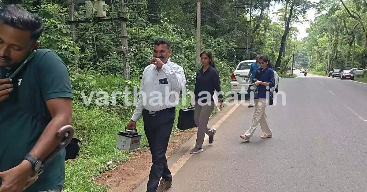 ಧರ್ಮಸ್ಥಳ ಪ್ರಕರಣ | ಎಸ್ಐಟಿಯಿಂದ ಬಂಗ್ಲೆಗುಡ್ಡೆಯಲ್ಲಿ ಮತ್ತೆ ಕಾರ್ಯಾಚರಣೆ ಧರ್ಮಸ್ಥಳ ಪ್ರಕರಣ | ಎಸ್ಐಟಿಯಿಂದ ಬಂಗ್ಲೆಗುಡ್ಡೆಯಲ್ಲಿ ಮತ್ತೆ ಕಾರ್ಯಾಚರಣೆ
