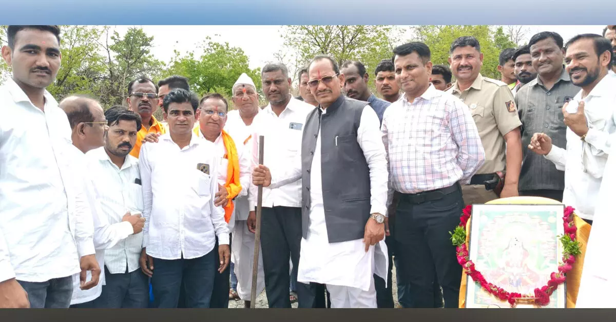 ಔರಾದ್ ತಾಲೂಕಿನಲ್ಲಿ 7.5 ಕೋಟಿ ರೂ. ಅಭಿವೃದ್ಧಿ ಕಾಮಗಾರಿಗಳಿಗೆ ಶಾಸಕ ಪ್ರಭು ಚವ್ಹಾಣ್ ಚಾಲನೆ ಔರಾದ್ ತಾಲೂಕಿನಲ್ಲಿ 7.5 ಕೋಟಿ ರೂ. ಅಭಿವೃದ್ಧಿ ಕಾಮಗಾರಿಗಳಿಗೆ ಶಾಸಕ ಪ್ರಭು ಚವ್ಹಾಣ್ ಚಾಲನೆ
