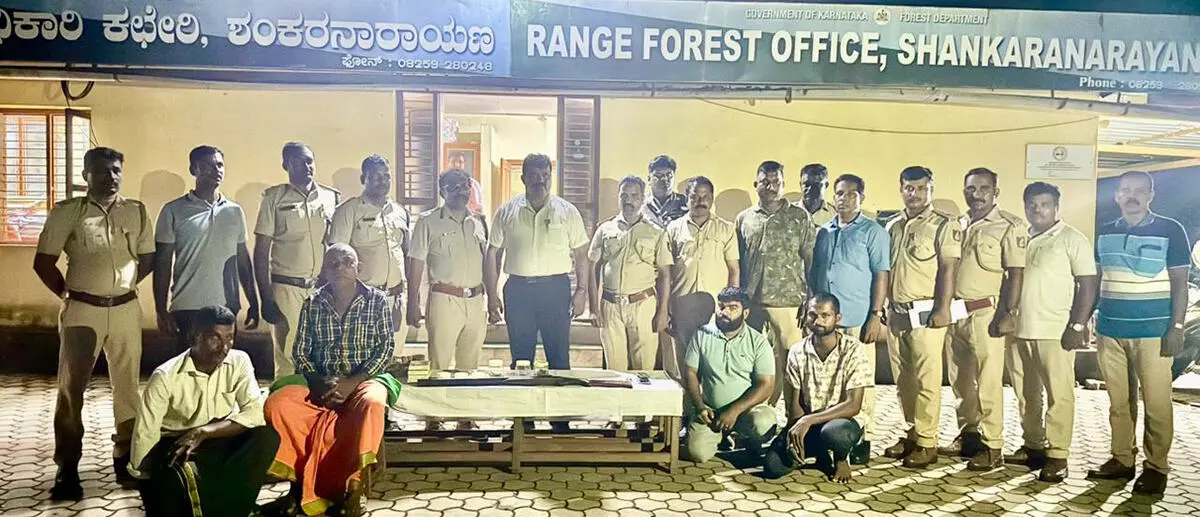 ಶಂಕರನಾರಾಯಣ ಅರಣ್ಯದಲ್ಲಿ ಚಿರತೆ ಹತ್ಯೆ ಪ್ರಕರಣ: ನಾಲ್ವರು ಆರೋಪಿಗಳ ಬಂಧನ; ಇಬ್ಬರಿಗಾಗಿ ಶೋಧ ಶಂಕರನಾರಾಯಣ ಅರಣ್ಯದಲ್ಲಿ ಚಿರತೆ ಹತ್ಯೆ ಪ್ರಕರಣ: ನಾಲ್ವರು ಆರೋಪಿಗಳ ಬಂಧನ; ಇಬ್ಬರಿಗಾಗಿ ಶೋಧ
