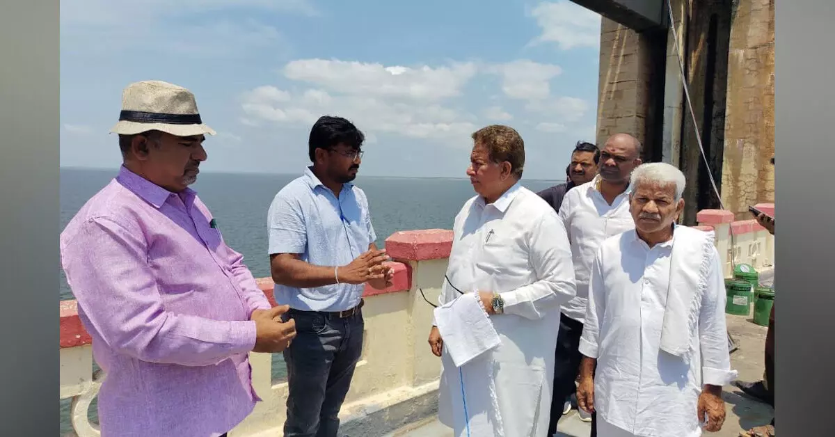 ತುಂಗಭದ್ರಾ ಜಲಾಶಯದ ಕ್ರಸ್ಟ್ ಗೇಟ್ಗಳಿಗೆ ಚೈನ್ ಅಳವಡಿಕೆ ಕಾರ್ಯ ಜೂನ್ ಒಳಗೆ ಪೂರ್ಣ: ಶಾಸಕ ಗವಿಯಪ್ಪ ತುಂಗಭದ್ರಾ ಜಲಾಶಯದ ಕ್ರಸ್ಟ್ ಗೇಟ್ಗಳಿಗೆ ಚೈನ್ ಅಳವಡಿಕೆ ಕಾರ್ಯ ಜೂನ್ ಒಳಗೆ ಪೂರ್ಣ: ಶಾಸಕ ಗವಿಯಪ್ಪ
