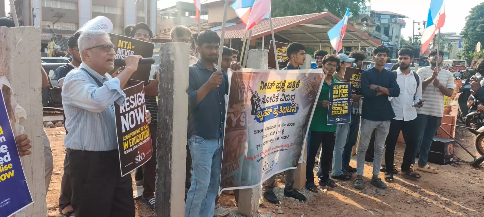 ನೀಟ್ ಪ್ರಶ್ನೆ ಪತ್ರಿಕೆ ಸೋರಿಕೆ ವಿದ್ಯಾರ್ಥಿಗಳ ಕನಸಿನ ಮೇಲೆ ದಾಳಿ: ಪ್ರೊ.ಫಣಿರಾಜ್ ನೀಟ್ ಪ್ರಶ್ನೆ ಪತ್ರಿಕೆ ಸೋರಿಕೆ ವಿದ್ಯಾರ್ಥಿಗಳ ಕನಸಿನ ಮೇಲೆ ದಾಳಿ: ಪ್ರೊ.ಫಣಿರಾಜ್