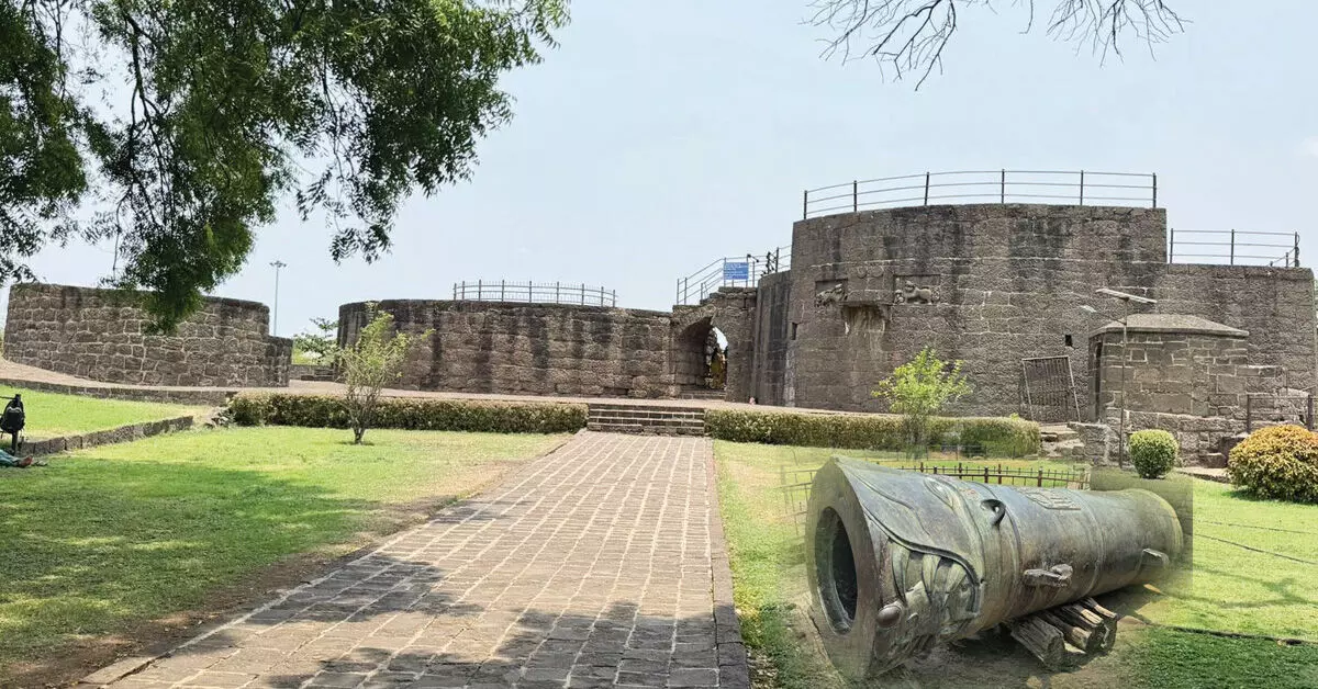 ಬಹಮನಿ ಸುಲ್ತಾನರನ್ನು ಗೆಲ್ಲೆಸಿದ ಮಲಿಕ್ ಇ ಮೈದಾನ್ ಬಹಮನಿ ಸುಲ್ತಾನರನ್ನು ಗೆಲ್ಲೆಸಿದ ಮಲಿಕ್ ಇ ಮೈದಾನ್