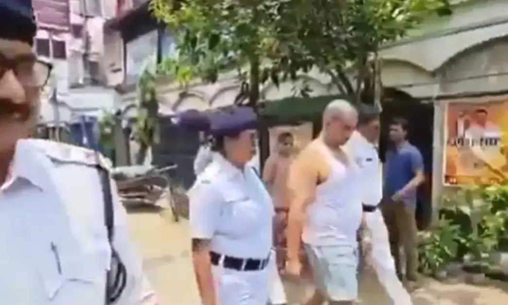 ತಲೆ ಬೋಳಿಸಿ, ಕೈಕೋಳ ಹಾಕಿ, ಹಗ್ಗ ಕಟ್ಟಿ ಮೆರವಣಿಗೆ: ರಾಜಕೀಯ ಚರ್ಚೆಗೆ ಕಾರಣವಾದ ಟಿಎಂಸಿ ನಾಯಕರ ವಿರುದ್ಧ ಬಂಗಾಳ ಪೊಲೀಸರ ಕ್ರಮ!