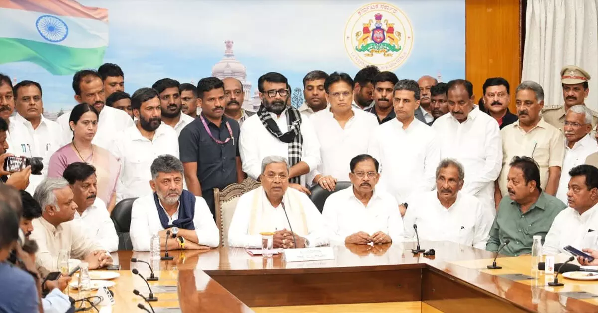 ‘ರಾಷ್ಟ್ರ ರಾಜಕಾರಣಕ್ಕೆ ಹೋಗುವುದಿಲ್ಲ, ಕೊನೆಯ ಉಸಿರಿರುವವರೆಗೂ ಕೋಮುವಾದದ ವಿರುದ್ಧ ಹೋರಾಟ’: ಸಿಎಂ ಸಿದ್ದರಾಮಯ್ಯ ‘ರಾಷ್ಟ್ರ ರಾಜಕಾರಣಕ್ಕೆ ಹೋಗುವುದಿಲ್ಲ, ಕೊನೆಯ ಉಸಿರಿರುವವರೆಗೂ ಕೋಮುವಾದದ ವಿರುದ್ಧ ಹೋರಾಟ’: ಸಿಎಂ ಸಿದ್ದರಾಮಯ್ಯ