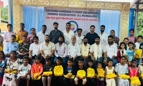 ದಕ್ಷಿಣ ಕನ್ನಡ ಫ್ಲವರ್ ಡೆಕೋರೇಷನ್ ಮಾಲಕರ ಸಂಘದಿಂದ ಶಾಲಾ ಮಕ್ಕಳಿಗೆ ಉಚಿತ ಪುಸ್ತಕ ವಿತರಣೆ
