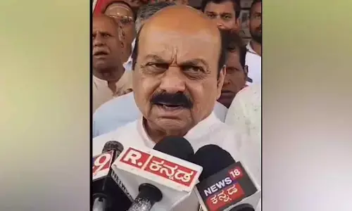 ಸಿದ್ದರಾಮಯ್ಯ ರಾಜ್ಯ ರಾಜಕಾರಣದಲ್ಲಿರುವುದು ಡಿಕೆಶಿಗೆ ತೂಗು ಕತ್ತಿ : ಬೊಮ್ಮಾಯಿ