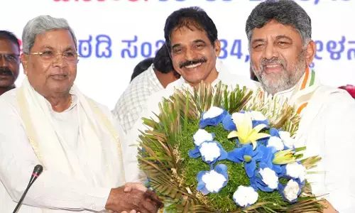ಕಾಂಗ್ರೆಸ್ ಶಾಸಕಾಂಗ ಪಕ್ಷದ ನಾಯಕರಾಗಿ ಆಯ್ಕೆಯಾದ ಡಿ.ಕೆ.ಶಿವಕುಮಾರ್‌ಗೆ ಸಿದ್ದರಾಮಯ್ಯ ಅಭಿನಂದನೆ