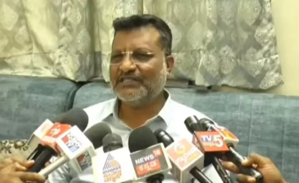ಆಡಿಯೊ ವೈರಲ್ ಪ್ರಕರಣ | ಝಮೀರ್ ಅಹ್ಮದ್ ವಿರುದ್ಧ ಷಡ್ಯಂತ್ರ : ಸಿರಾಜ್ ಅಹ್ಮದ್ ಆಡಿಯೊ ವೈರಲ್ ಪ್ರಕರಣ | ಝಮೀರ್ ಅಹ್ಮದ್ ವಿರುದ್ಧ ಷಡ್ಯಂತ್ರ : ಸಿರಾಜ್ ಅಹ್ಮದ್