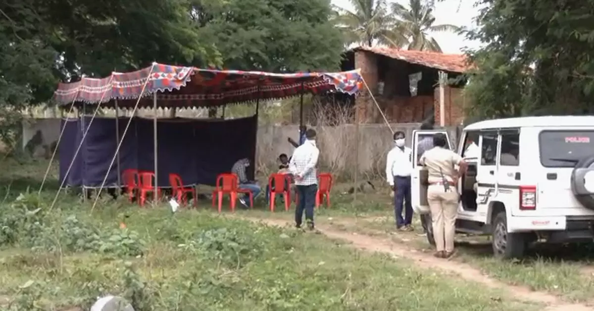 Hassan | ಸ್ಮಶಾನದಲ್ಲಿ ಹೂತು ಹಾಕಿದ್ದ ವ್ಯಕ್ತಿಯ ಮೃತದೇಹ ಹೊರತೆಗೆದು ಮರಣೋತ್ತರ ಪರೀಕ್ಷೆ; ಆಗಿದ್ದೇನು? Hassan | ಸ್ಮಶಾನದಲ್ಲಿ ಹೂತು ಹಾಕಿದ್ದ ವ್ಯಕ್ತಿಯ ಮೃತದೇಹ ಹೊರತೆಗೆದು ಮರಣೋತ್ತರ ಪರೀಕ್ಷೆ; ಆಗಿದ್ದೇನು?