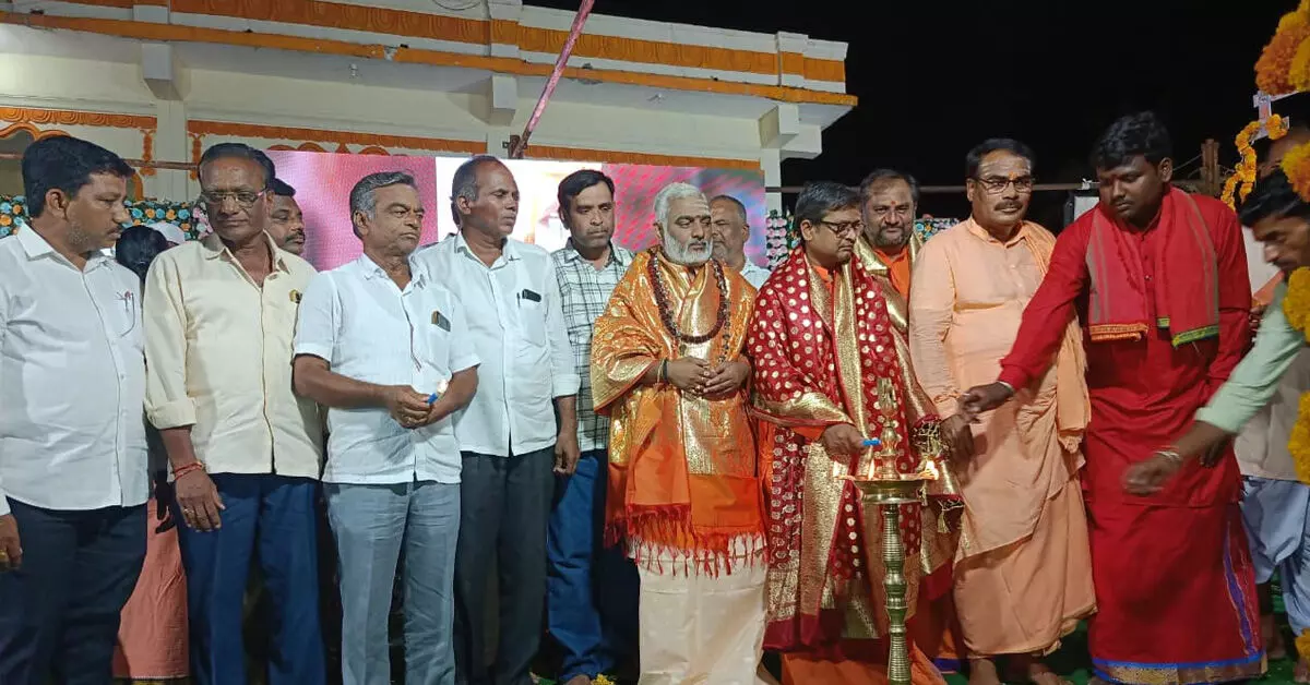 Wadi | ಸಮಾಜಮುಖಿ ಕಾರ್ಯಗಳ ಮೂಲಕ ಹುಟ್ಟುಹಬ್ಬ ಆಚರಣೆ ಶ್ಲಾಘನೀಯ : ಡಾ.ಗುರುಮೂರ್ತಿ ಶಿವಾಚಾರ್ಯ Wadi | ಸಮಾಜಮುಖಿ ಕಾರ್ಯಗಳ ಮೂಲಕ ಹುಟ್ಟುಹಬ್ಬ ಆಚರಣೆ ಶ್ಲಾಘನೀಯ : ಡಾ.ಗುರುಮೂರ್ತಿ ಶಿವಾಚಾರ್ಯ
