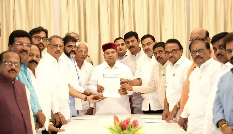 ಆಳಂದ ಗಲಭೆ ಪ್ರಕರಣ ವಾಪಸ್; ರಾಜ್ಯಪಾಲರಿಗೆ ಬಿಜೆಪಿ ಮನವಿ ಆಳಂದ ಗಲಭೆ ಪ್ರಕರಣ ವಾಪಸ್; ರಾಜ್ಯಪಾಲರಿಗೆ ಬಿಜೆಪಿ ಮನವಿ