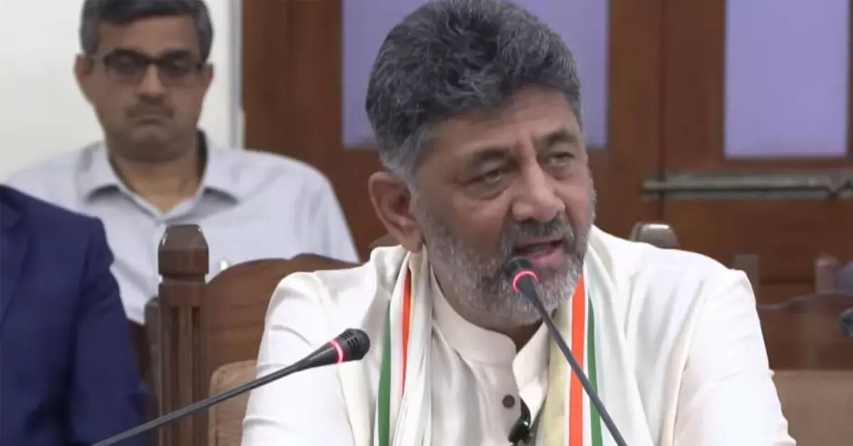 ಎಲ್ಲ ವಿದ್ಯಾರ್ಥಿಗಳಿಗೆ ಉಚಿತ ಬಸ್ ಪಾಸ್, ಉದ್ಯೋಗ ವಿನಿಮಯ ಕೇಂದ್ರ ಸ್ಥಾಪನೆ : ನೂತನ ಸಿಎಂ ಡಿ.ಕೆ.ಶಿವಕುಮಾರ್ ನೇತೃತ್ವದ ಸಚಿವ ಸಂಪುಟ ತೀರ್ಮಾನ ಎಲ್ಲ ವಿದ್ಯಾರ್ಥಿಗಳಿಗೆ ಉಚಿತ ಬಸ್ ಪಾಸ್, ಉದ್ಯೋಗ ವಿನಿಮಯ ಕೇಂದ್ರ ಸ್ಥಾಪನೆ : ನೂತನ ಸಿಎಂ ಡಿ.ಕೆ.ಶಿವಕುಮಾರ್ ನೇತೃತ್ವದ ಸಚಿವ ಸಂಪುಟ ತೀರ್ಮಾನ