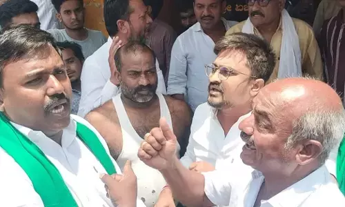Afzalpur | ರೈತರಿಗೆ ಅವಮಾನ ಆರೋಪ: ಆಗ್ರೋ ಏಜೆನ್ಸಿಗೆ ಬೀಗ ಜಡಿದು ಪ್ರತಿಭಟನೆ