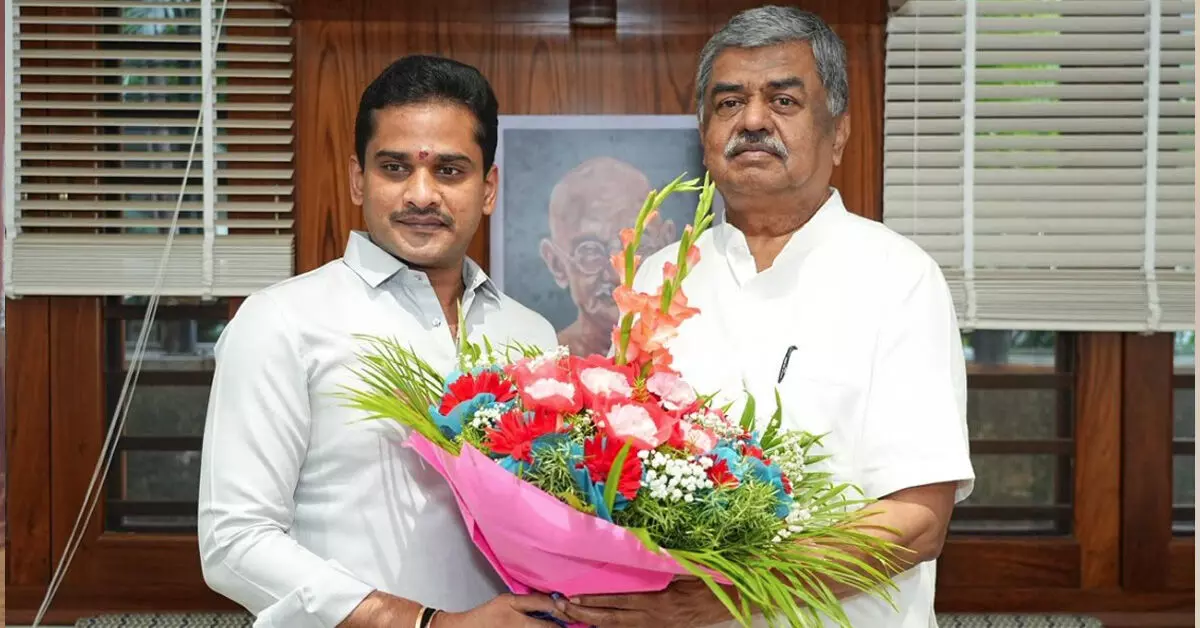 ಕೆಪಿಸಿಸಿ ಅಧ್ಯಕ್ಷ ಬಿ.ಕೆ.ಹರಿಪ್ರಸಾದ್ಗೆ ಶಾಸಕ ನಾರಾ ಭರತ್ ಅಭಿನಂದನೆ ಕೆಪಿಸಿಸಿ ಅಧ್ಯಕ್ಷ ಬಿ.ಕೆ.ಹರಿಪ್ರಸಾದ್ಗೆ ಶಾಸಕ ನಾರಾ ಭರತ್ ಅಭಿನಂದನೆ