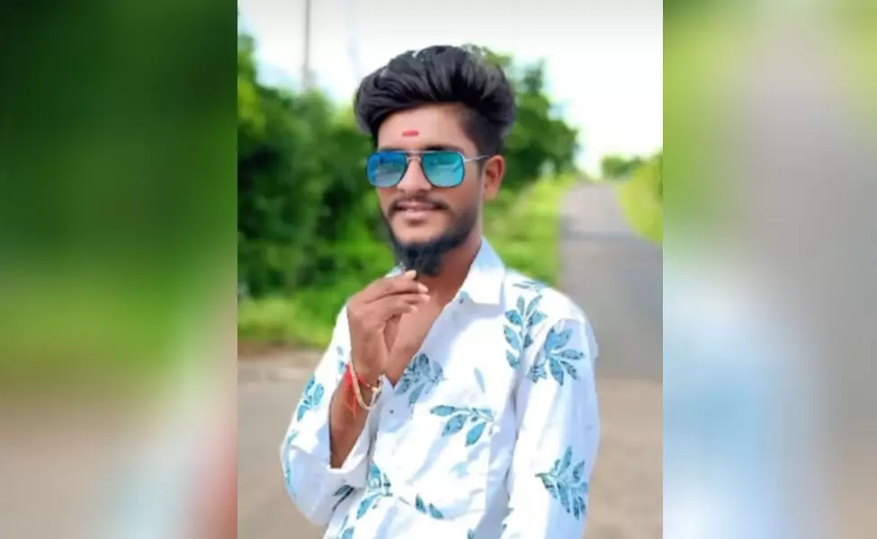 ಕಲಬುರಗಿ | ಯುವಕನ ಮೃತದೇಹ ನೇಣು ಬಿಗಿದ ಸ್ಥಿತಿಯಲ್ಲಿ ಪತ್ತೆ: ಕೊಲೆ ಆರೋಪಿಸಿದ ಕುಟುಂಬಸ್ಥರು ಕಲಬುರಗಿ | ಯುವಕನ ಮೃತದೇಹ ನೇಣು ಬಿಗಿದ ಸ್ಥಿತಿಯಲ್ಲಿ ಪತ್ತೆ: ಕೊಲೆ ಆರೋಪಿಸಿದ ಕುಟುಂಬಸ್ಥರು