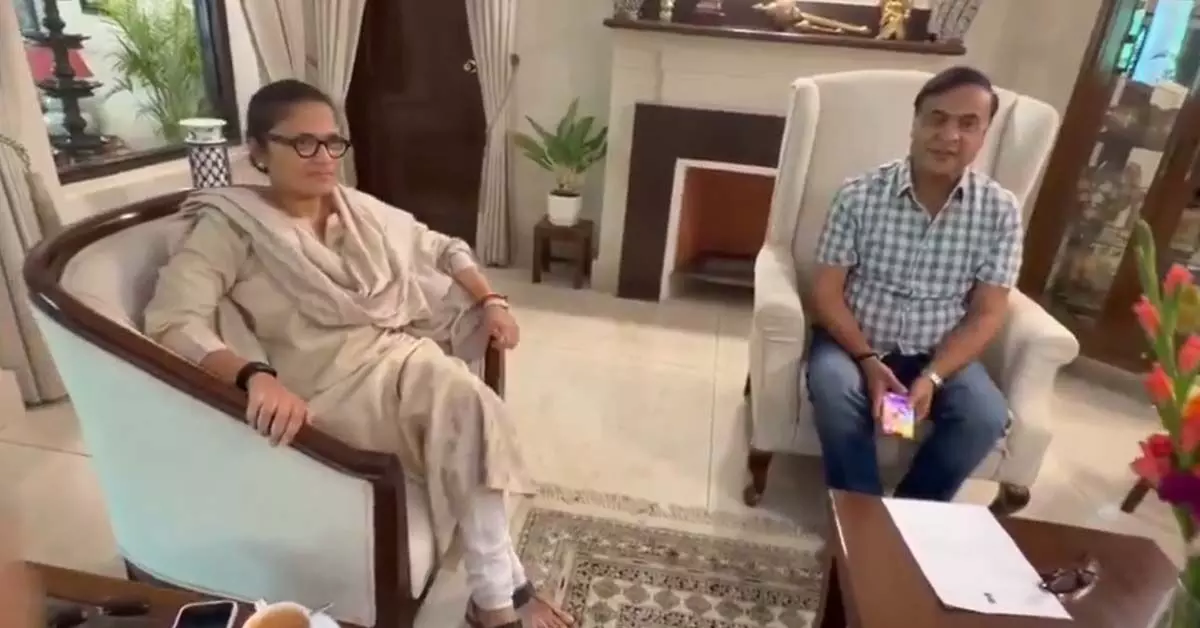 ಟಿಎಂಸಿಗೆ ರಾಜೀನಾಮೆ ನೀಡಿದ ಬೆನ್ನಲ್ಲೆ ಹಿಮಂತ ಬಿಸ್ವಾ ಶರ್ಮಾರನ್ನು ಭೇಟಿಯಾದ ಸುಶ್ಮಿತಾ ದೇವ್ ಟಿಎಂಸಿಗೆ ರಾಜೀನಾಮೆ ನೀಡಿದ ಬೆನ್ನಲ್ಲೆ ಹಿಮಂತ ಬಿಸ್ವಾ ಶರ್ಮಾರನ್ನು ಭೇಟಿಯಾದ ಸುಶ್ಮಿತಾ ದೇವ್