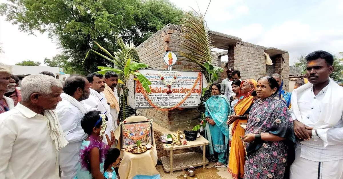 ಹರಪನಹಳ್ಳಿ: ವಿವಿಧ ಅಭಿವೃದ್ಧಿ ಕಾಮಗಾರಿಗಳಿಗೆ ಚಾಲನೆ ಹರಪನಹಳ್ಳಿ: ವಿವಿಧ ಅಭಿವೃದ್ಧಿ ಕಾಮಗಾರಿಗಳಿಗೆ ಚಾಲನೆ