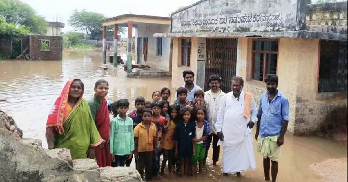 ಮಳೆಗಾಲದಲ್ಲಿ ಶಾಲೆ ಬಂದ್ : ಅರ್ಧಕ್ಕರ್ಧ ಕಾಲನಿಯೇ ಖಾಲಿ! ಮಳೆಗಾಲದಲ್ಲಿ ಶಾಲೆ ಬಂದ್ : ಅರ್ಧಕ್ಕರ್ಧ ಕಾಲನಿಯೇ ಖಾಲಿ!