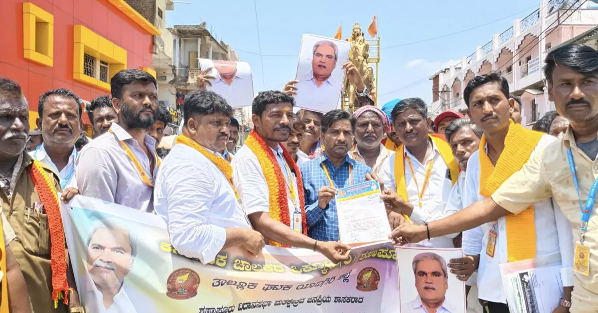 ಶಹಾಪುರ | ಶಾಸಕ ಶರಣಬಸಪ್ಪಗೌಡ ದರ್ಶನಾಪುರರಿಗೆ ಸಚಿವ ಸ್ಥಾನ ನೀಡಲು ಚಾಲಕರ ಒಕ್ಕೂಟದಿಂದ ಆಗ್ರಹ ಶಹಾಪುರ | ಶಾಸಕ ಶರಣಬಸಪ್ಪಗೌಡ ದರ್ಶನಾಪುರರಿಗೆ ಸಚಿವ ಸ್ಥಾನ ನೀಡಲು ಚಾಲಕರ ಒಕ್ಕೂಟದಿಂದ ಆಗ್ರಹ