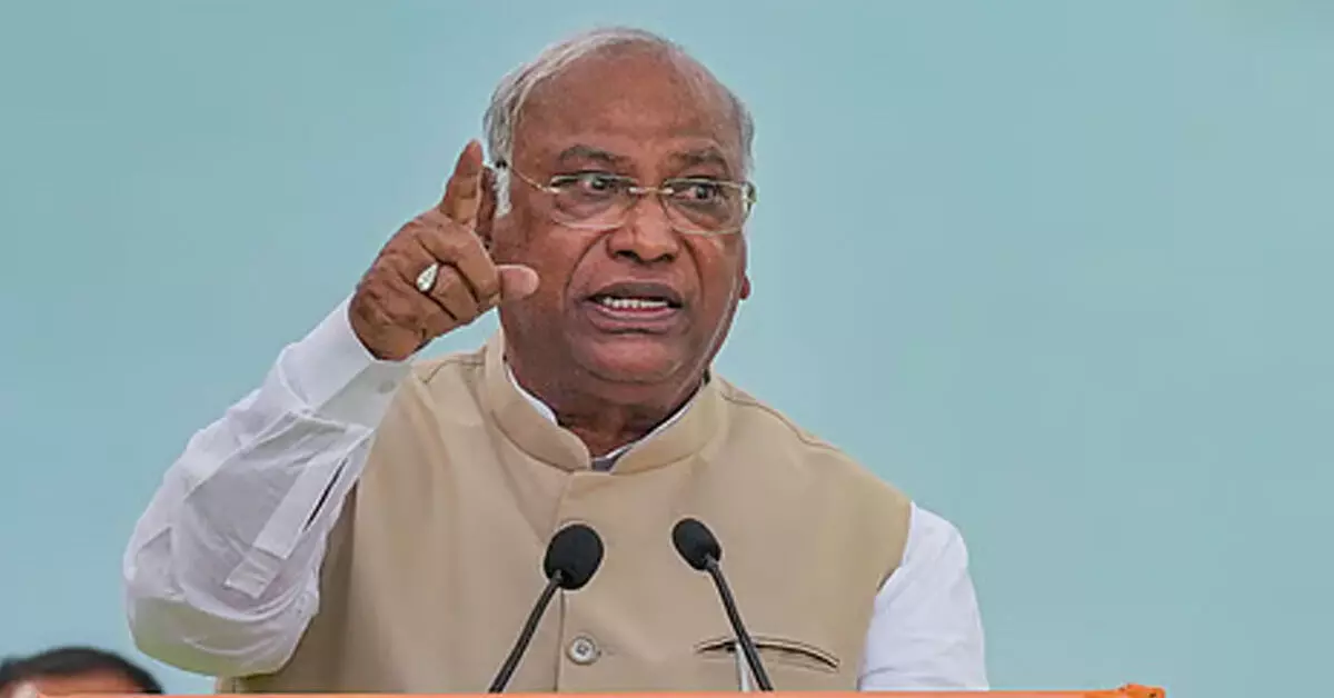 ರಾಜ್ಯಸಭೆ ಚುನಾವಣೆ | ಮಲ್ಲಿಕಾರ್ಜುನ ಖರ್ಗೆ ಸೇರಿದಂತೆ 22 ಸಂಸದರು ಅವಿರೋಧ ಆಯ್ಕೆ ರಾಜ್ಯಸಭೆ ಚುನಾವಣೆ | ಮಲ್ಲಿಕಾರ್ಜುನ ಖರ್ಗೆ ಸೇರಿದಂತೆ 22 ಸಂಸದರು ಅವಿರೋಧ ಆಯ್ಕೆ