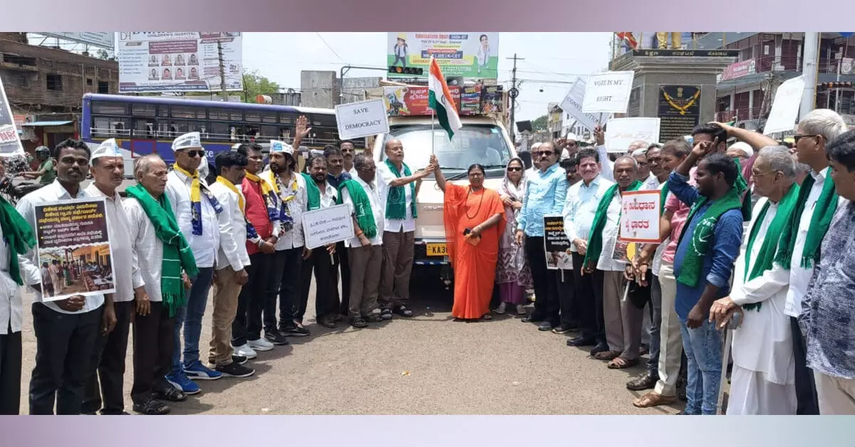 ಎಸ್ಐಆರ್ ವಿರೋಧಿ ಜನಜಾಗೃತಿ ಜಾಥಾಕ್ಕೆ ಬೀದರ್ನಲ್ಲಿ ಚಾಲನೆ ಎಸ್ಐಆರ್ ವಿರೋಧಿ ಜನಜಾಗೃತಿ ಜಾಥಾಕ್ಕೆ ಬೀದರ್ನಲ್ಲಿ ಚಾಲನೆ