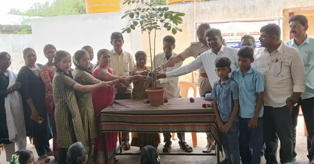 Vijayanagar | ಬಾಲಕಾರ್ಮಿಕ ಪದ್ಧತಿ ಸಮಾಜದ ದೊಡ್ಡ ಅನಿಷ್ಟ : ಸಿ.ವಿರುಪಾಕ್ಷಪ್ಪ Vijayanagar | ಬಾಲಕಾರ್ಮಿಕ ಪದ್ಧತಿ ಸಮಾಜದ ದೊಡ್ಡ ಅನಿಷ್ಟ : ಸಿ.ವಿರುಪಾಕ್ಷಪ್ಪ