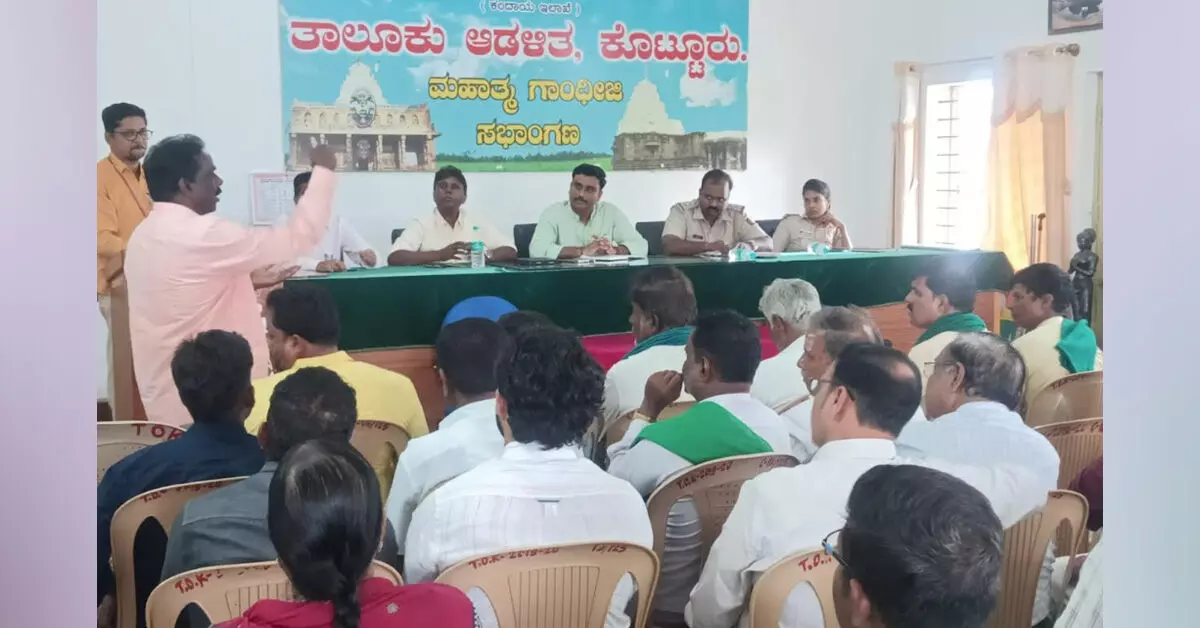 Vijayanagar | ಖಾಸಗಿ ಶಿಕ್ಷಣ ಸಂಸ್ಥೆಗಳು ನಿಗದಿತ ಶುಲ್ಕಕ್ಕಿಂತ ಹೆಚ್ಚು ಹಣ ವಸೂಲಿ ಮಾಡಿದರೆ ಕಠಿಣ ಕ್ರಮ: ತಹಶೀಲ್ದಾರ್ ಅಂಬರೀಶ್ Vijayanagar | ಖಾಸಗಿ ಶಿಕ್ಷಣ ಸಂಸ್ಥೆಗಳು ನಿಗದಿತ ಶುಲ್ಕಕ್ಕಿಂತ ಹೆಚ್ಚು ಹಣ ವಸೂಲಿ ಮಾಡಿದರೆ ಕಠಿಣ ಕ್ರಮ: ತಹಶೀಲ್ದಾರ್ ಅಂಬರೀಶ್