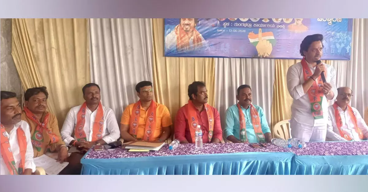 Ballari | ನಕಲಿ ಮತಗಳನ್ನು ಉಳಿಸಿಕೊಳ್ಳಲು ಕಾಂಗ್ರೆಸ್ ಕಸರತ್ತು : ಮಾಜಿ ಶಾಸಕ ಟಿ.ಎಚ್.ಸುರೇಶಬಾಬು ಆರೋಪ Ballari | ನಕಲಿ ಮತಗಳನ್ನು ಉಳಿಸಿಕೊಳ್ಳಲು ಕಾಂಗ್ರೆಸ್ ಕಸರತ್ತು : ಮಾಜಿ ಶಾಸಕ ಟಿ.ಎಚ್.ಸುರೇಶಬಾಬು ಆರೋಪ