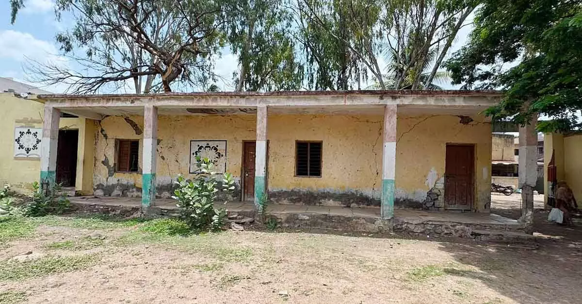 ಕುಸಿತದ ಭೀತಿಯಲ್ಲಿ 611 ಶಾಲಾ ಕೊಠಡಿಗಳು ಕುಸಿತದ ಭೀತಿಯಲ್ಲಿ 611 ಶಾಲಾ ಕೊಠಡಿಗಳು