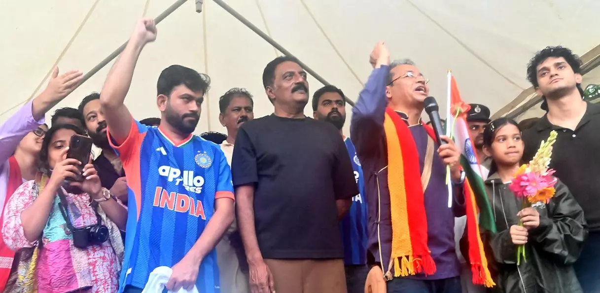 ಬೆಂಗಳೂರಿನಲ್ಲಿ ಮೊಳಗಿದ ‘ಕಾಕ್ರೋಚ್’ ಕಹಳೆ: ಕೇಂದ್ರ ಶಿಕ್ಷಣ ಸಚಿವ ಧರ್ಮೇಂದ್ರ ಪ್ರಧಾನ್ ರಾಜೀನಾಮೆಗೆ ಆಗ್ರಹ ಬೆಂಗಳೂರಿನಲ್ಲಿ ಮೊಳಗಿದ ‘ಕಾಕ್ರೋಚ್’ ಕಹಳೆ: ಕೇಂದ್ರ ಶಿಕ್ಷಣ ಸಚಿವ ಧರ್ಮೇಂದ್ರ ಪ್ರಧಾನ್ ರಾಜೀನಾಮೆಗೆ ಆಗ್ರಹ
