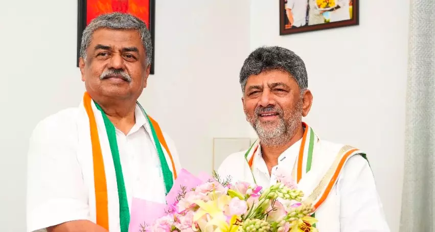 ಸಿಎಂ ಡಿ.ಕೆ.ಶಿವಕುಮಾರ್ ಅವರನ್ನು ಭೇಟಿ ಮಾಡಿದ ಕೆಪಿಸಿಸಿ ಅಧ್ಯಕ್ಷ ಬಿ.ಕೆ.ಹರಿಪ್ರಸಾದ್ ಸಿಎಂ ಡಿ.ಕೆ.ಶಿವಕುಮಾರ್ ಅವರನ್ನು ಭೇಟಿ ಮಾಡಿದ ಕೆಪಿಸಿಸಿ ಅಧ್ಯಕ್ಷ ಬಿ.ಕೆ.ಹರಿಪ್ರಸಾದ್