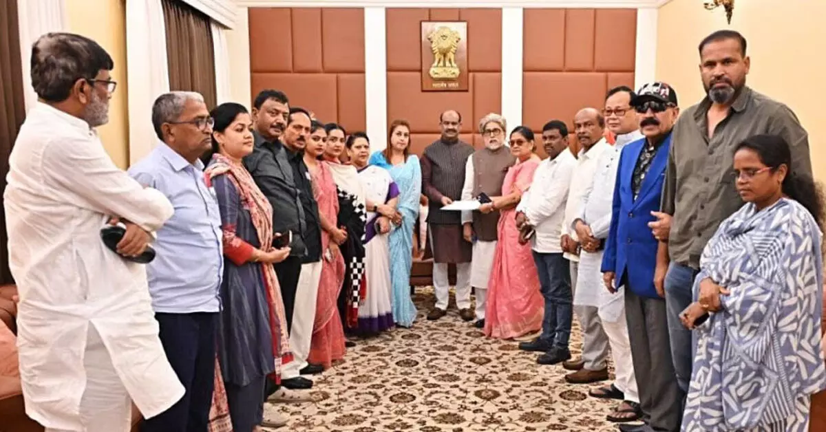 ತೃಣಮೂಲ ಕಾಂಗ್ರೆಸ್ ನ ಬಂಡಾಯ ಸಂಸದರು NCPI ಪಕ್ಷದೊಂದಿಗೆ ವಿಲೀನಗೊಂಡಿದ್ದು ಏಕೆ? ತೃಣಮೂಲ ಕಾಂಗ್ರೆಸ್ ನ ಬಂಡಾಯ ಸಂಸದರು NCPI ಪಕ್ಷದೊಂದಿಗೆ ವಿಲೀನಗೊಂಡಿದ್ದು ಏಕೆ?