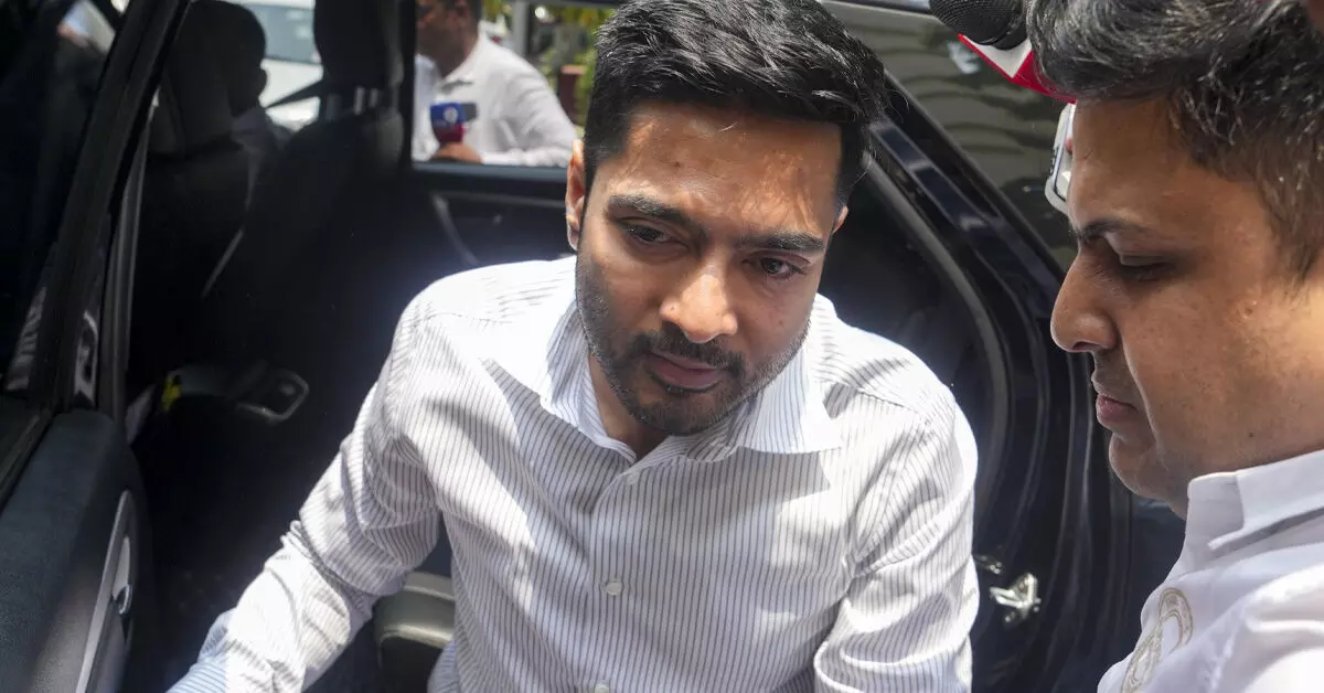 ಭೂ ಹಗರಣ ಪ್ರಕರಣ | ಅಭಿಷೇಕ್ ಬ್ಯಾನರ್ಜಿ ಆಪ್ತ ಸುಮಿತ್ ರಾಯ್ ಗೆ ಬಂಧನ ಭೀತಿ ಭೂ ಹಗರಣ ಪ್ರಕರಣ | ಅಭಿಷೇಕ್ ಬ್ಯಾನರ್ಜಿ ಆಪ್ತ ಸುಮಿತ್ ರಾಯ್ ಗೆ ಬಂಧನ ಭೀತಿ