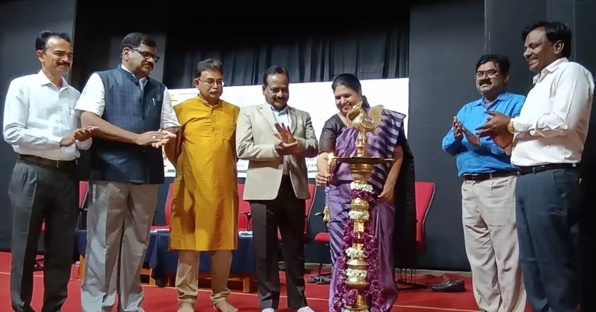 ಹಂಪಿಯ ಕೀರ್ತಿಯನ್ನು ಜಾಗತಿಕ ಮಟ್ಟಕ್ಕೆ ಕೊಂಡೊಯ್ಯಿರಿ: ಡಿಸಿ ಕವಿತಾ ಮನ್ನಿಕೇರಿ ಕರೆ ಹಂಪಿಯ ಕೀರ್ತಿಯನ್ನು ಜಾಗತಿಕ ಮಟ್ಟಕ್ಕೆ ಕೊಂಡೊಯ್ಯಿರಿ: ಡಿಸಿ ಕವಿತಾ ಮನ್ನಿಕೇರಿ ಕರೆ
