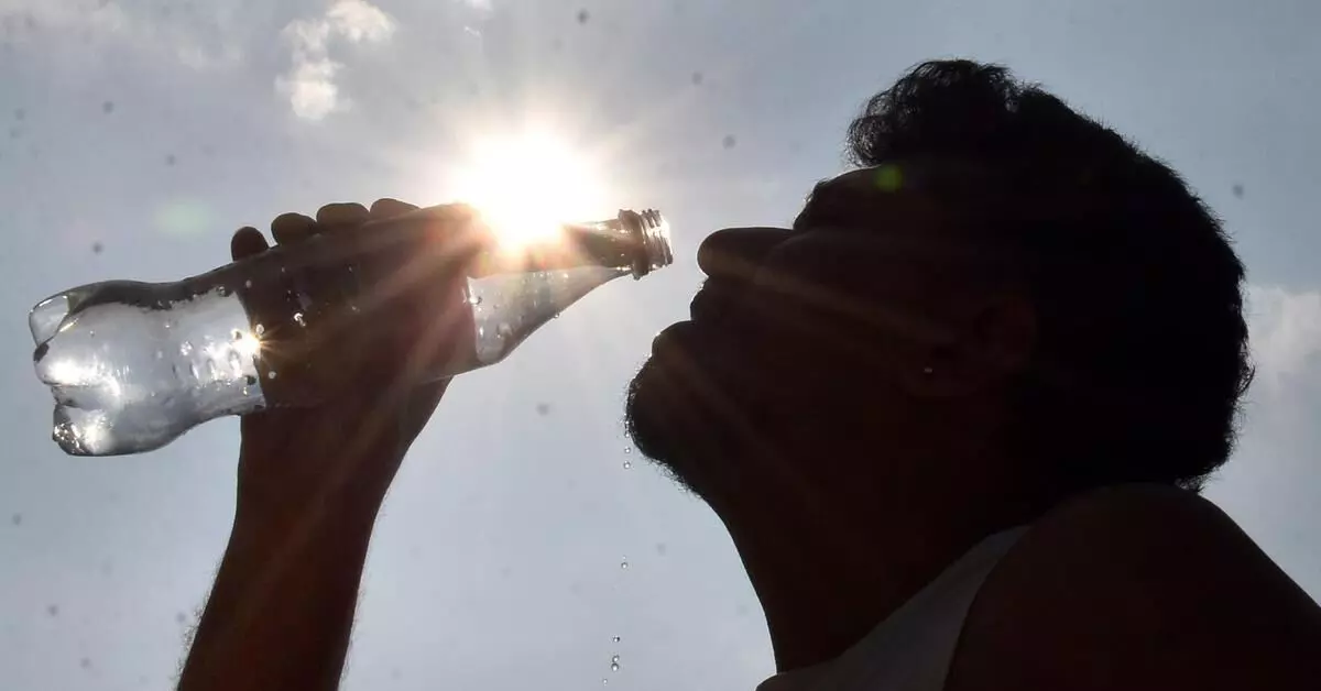 ಬಿಸಿ ಗಾಳಿ–ಓಝೋನ್ ಮಾಲಿನ್ಯದಿಂದ ಹೃದಯಾಘಾತದ ಸಾವು ಹೆಚ್ಚಳ! ಬಿಸಿ ಗಾಳಿ–ಓಝೋನ್ ಮಾಲಿನ್ಯದಿಂದ ಹೃದಯಾಘಾತದ ಸಾವು ಹೆಚ್ಚಳ!