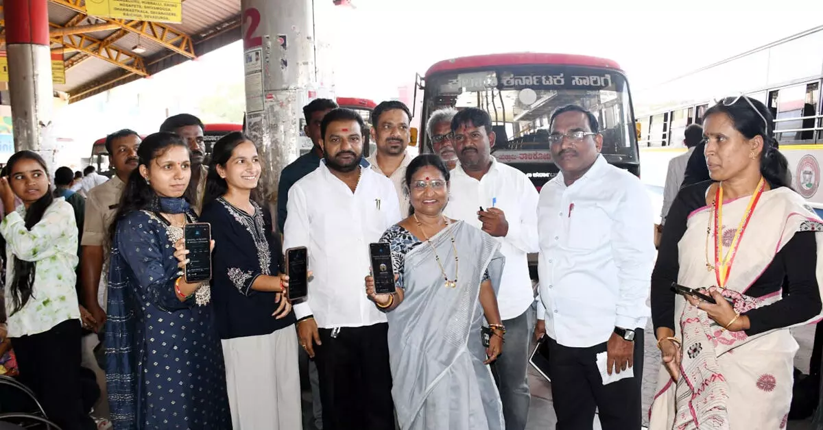 ಪಂಚ ಗ್ಯಾರಂಟಿ ಅನುಷ್ಠಾನ ಸಮಿತಿ ಸದಸ್ಯರಿಂದ ಕಲಬುರಗಿ ಬಸ್ ನಿಲ್ದಾಣಗಳ ಸೌಲಭ್ಯ ಪರಿಶೀಲನೆ ಪಂಚ ಗ್ಯಾರಂಟಿ ಅನುಷ್ಠಾನ ಸಮಿತಿ ಸದಸ್ಯರಿಂದ ಕಲಬುರಗಿ ಬಸ್ ನಿಲ್ದಾಣಗಳ ಸೌಲಭ್ಯ ಪರಿಶೀಲನೆ