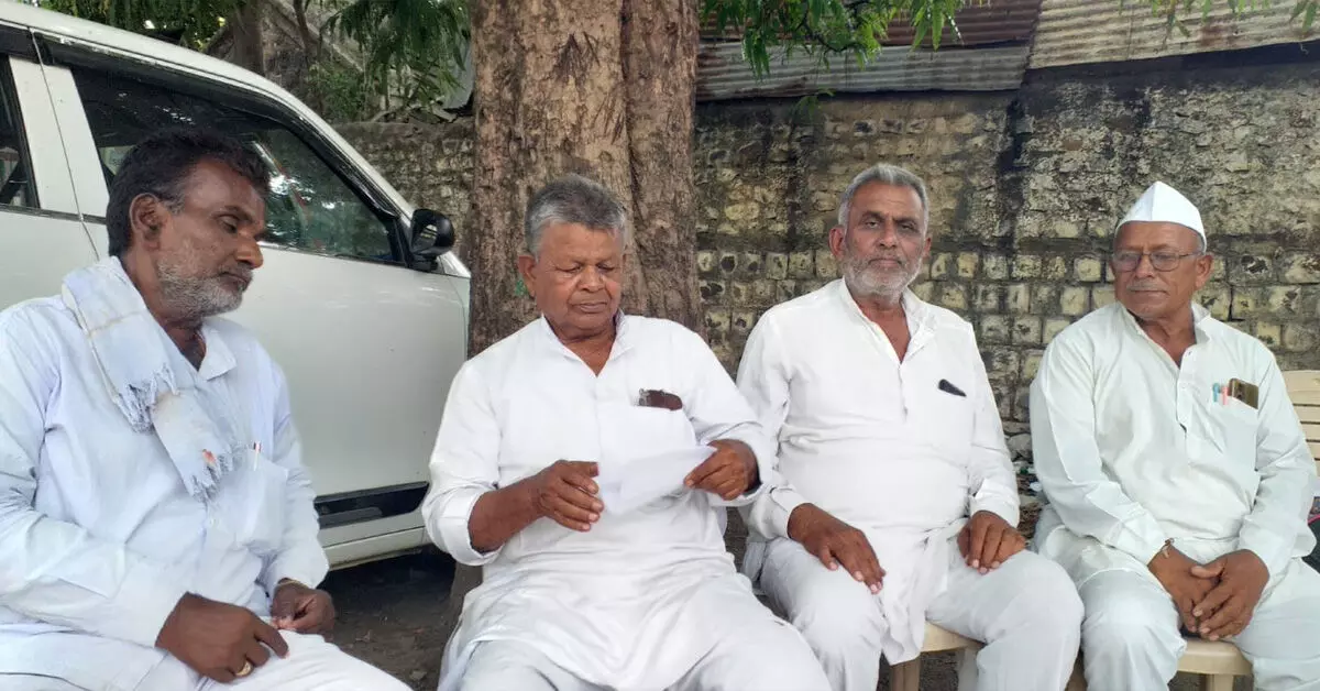 65 ದಿನಗಳ ಧರಣಿಗೆ ಸ್ಪಂದಿಸದ ಆಡಳಿತ : ರೈತ-ಕಾರ್ಮಿಕರ ಬೇಡಿಕೆಗಳಿಗೆ ಆಗ್ರಹಿಸಿ ಜೂ.25ರಂದು ಆಳಂದದಲ್ಲಿ ಬೃಹತ್ ಪ್ರತಿಭಟನೆ 65 ದಿನಗಳ ಧರಣಿಗೆ ಸ್ಪಂದಿಸದ ಆಡಳಿತ : ರೈತ-ಕಾರ್ಮಿಕರ ಬೇಡಿಕೆಗಳಿಗೆ ಆಗ್ರಹಿಸಿ ಜೂ.25ರಂದು ಆಳಂದದಲ್ಲಿ ಬೃಹತ್ ಪ್ರತಿಭಟನೆ