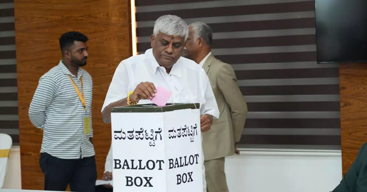 ನಮಗೆ ಪರಿಷತ್ ಚುನಾವಣೆ ಮುಖ್ಯವಲ್ಲ, ನಮ್ಮ ಗುರಿ 2028ರ ವಿಧಾನಸಭೆ ಚುನಾವಣೆ : ಎಚ್.ಡಿ. ರೇವಣ್ಣ ನಮಗೆ ಪರಿಷತ್ ಚುನಾವಣೆ ಮುಖ್ಯವಲ್ಲ, ನಮ್ಮ ಗುರಿ 2028ರ ವಿಧಾನಸಭೆ ಚುನಾವಣೆ : ಎಚ್.ಡಿ. ರೇವಣ್ಣ