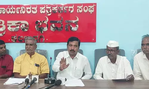 Kalaburagi | ಕುಲಾಲಿ ರೈಲು ನಿಲ್ದಾಣದಲ್ಲಿ ಪ್ಯಾಸೆಂಜರ್ ರೈಲುಗಳ ನಿಲುಗಡೆಗೆ ಶಂಕರ ಚವ್ಹಾಣ ಆಗ್ರಹ