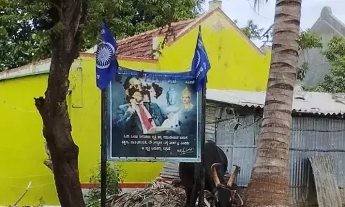 ಚಾಮರಾಜನಗರ : ಹೊಂಗನೂರಿನಲ್ಲಿ ಅಂಬೇಡ್ಕರ್ ಭಾವಚಿತ್ರಕ್ಕೆ ಸಗಣಿ ಬಳಿದ ಕಿಡಿಗೇಡಿಗಳು