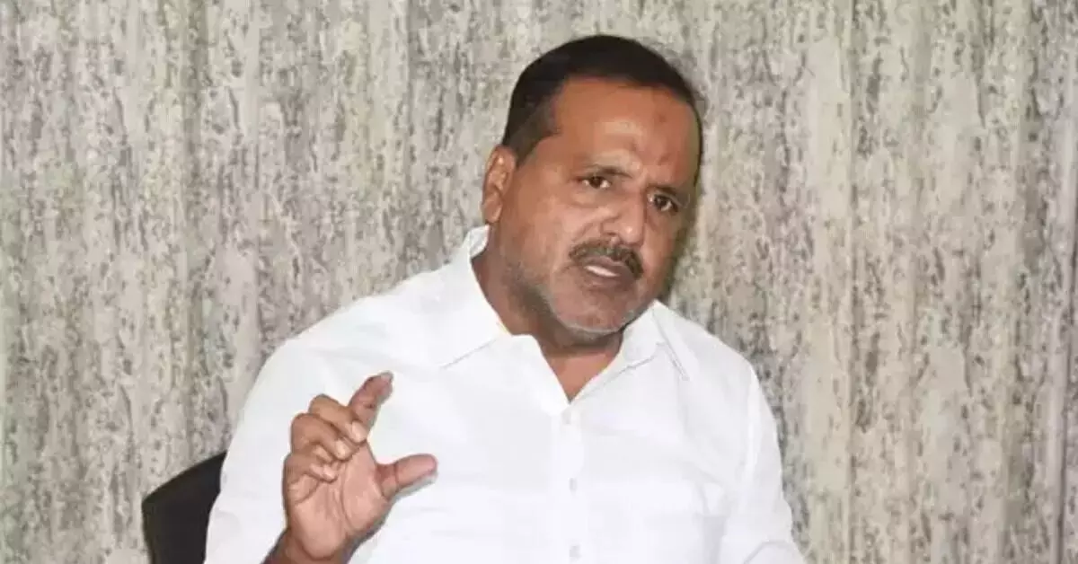 ಜನೌಷಧಿ ಕೇಂದ್ರಗಳಲ್ಲಿ ಔಷಧಿಯೇತರ ವಸ್ತುಗಳ ಮಾರಾಟ ಆರೋಪ: ಸಮಗ್ರ ಪರಿಶೀಲನೆಗೆ ಸಚಿವ ಯು.ಟಿ.ಖಾದರ್ ಸೂಚನೆ ಜನೌಷಧಿ ಕೇಂದ್ರಗಳಲ್ಲಿ ಔಷಧಿಯೇತರ ವಸ್ತುಗಳ ಮಾರಾಟ ಆರೋಪ: ಸಮಗ್ರ ಪರಿಶೀಲನೆಗೆ ಸಚಿವ ಯು.ಟಿ.ಖಾದರ್ ಸೂಚನೆ