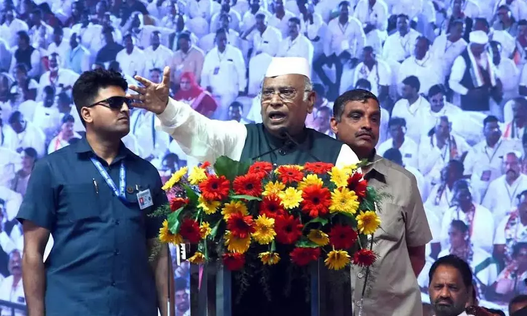 ನಾವೇನು ಕಸ ಗುಡಿಸಲು ಬಂದಿದ್ದೇವೆಯೇ?: ಬಿ.ಕೆ. ಹರಿಪ್ರಸಾದ್ ಪದಗ್ರಹಣ ಸಮಾರಂಭದಲ್ಲಿ ಕಾರ್ಯಕರ್ತರ ವಿರುದ್ಧ ಮಲ್ಲಿಕಾರ್ಜುನ ಖರ್ಗೆ ಆಕ್ರೋಶ