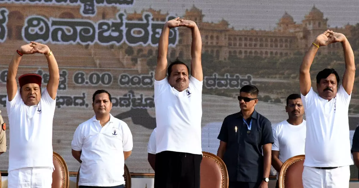 ಯೋಗ ಆರೋಗ್ಯಕರ, ಸಮತೋಲಿತ ಜೀವನಕ್ಕೆ ವಿಶ್ವಾಸಾರ್ಹ ಸಾಧನ: ಥಾವರ್ ಚಂದ್ ಗೆಹ್ಲೋಟ್ ಯೋಗ ಆರೋಗ್ಯಕರ, ಸಮತೋಲಿತ ಜೀವನಕ್ಕೆ ವಿಶ್ವಾಸಾರ್ಹ ಸಾಧನ: ಥಾವರ್ ಚಂದ್ ಗೆಹ್ಲೋಟ್