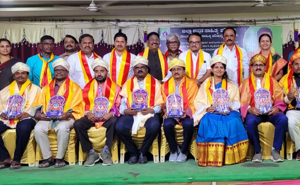 ಕಲಬುರಗಿ | ಶಿಕ್ಷಕರ ಸಮಸ್ಯೆಗಳ ಪರಿಹಾರಕ್ಕೆ ಪ್ರಾಮಾಣಿಕ ಪ್ರಯತ್ನ: ಡಾ. ಶಶೀಲ್ ಜಿ. ನಮೋಶಿ ಕಲಬುರಗಿ | ಶಿಕ್ಷಕರ ಸಮಸ್ಯೆಗಳ ಪರಿಹಾರಕ್ಕೆ ಪ್ರಾಮಾಣಿಕ ಪ್ರಯತ್ನ: ಡಾ. ಶಶೀಲ್ ಜಿ. ನಮೋಶಿ