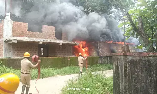 ಎಪಿಎಂಸಿಯ ಹಣ್ಣಿನ ಅಂಡಿಗೆ ಬೆಂಕಿ: ಅಪಾರ ಸೊತ್ತು ಹಾನಿ